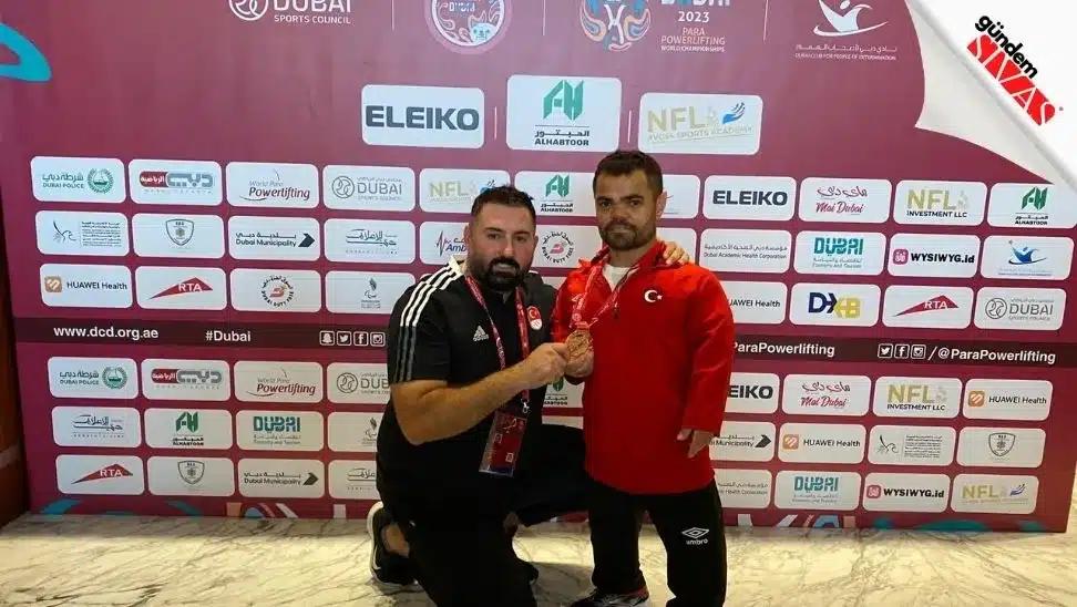 Sivaslı Halterci, Dünya 3.'sü Oldu