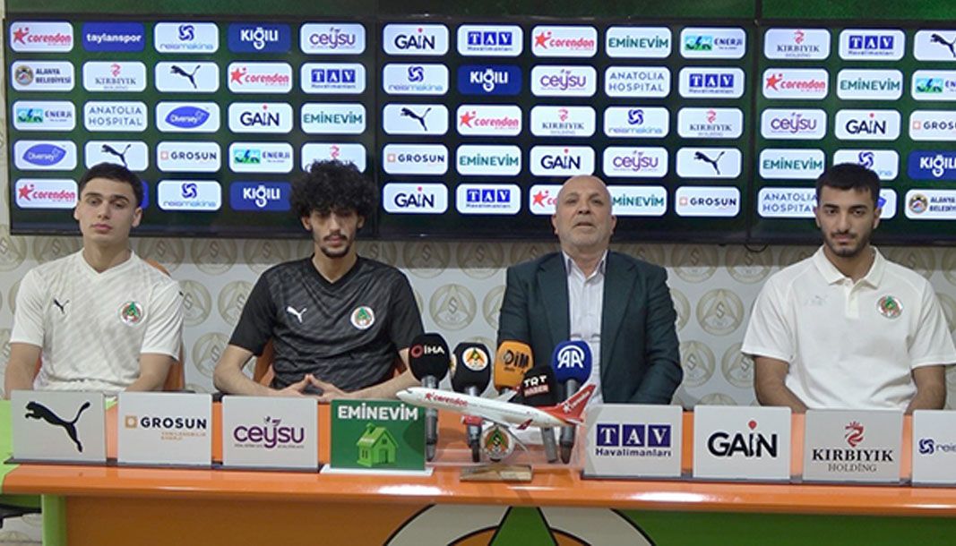 Alanyaspor'dan transfer patlaması! 5 yeni imza birden! - Birlik Haber Ajansı