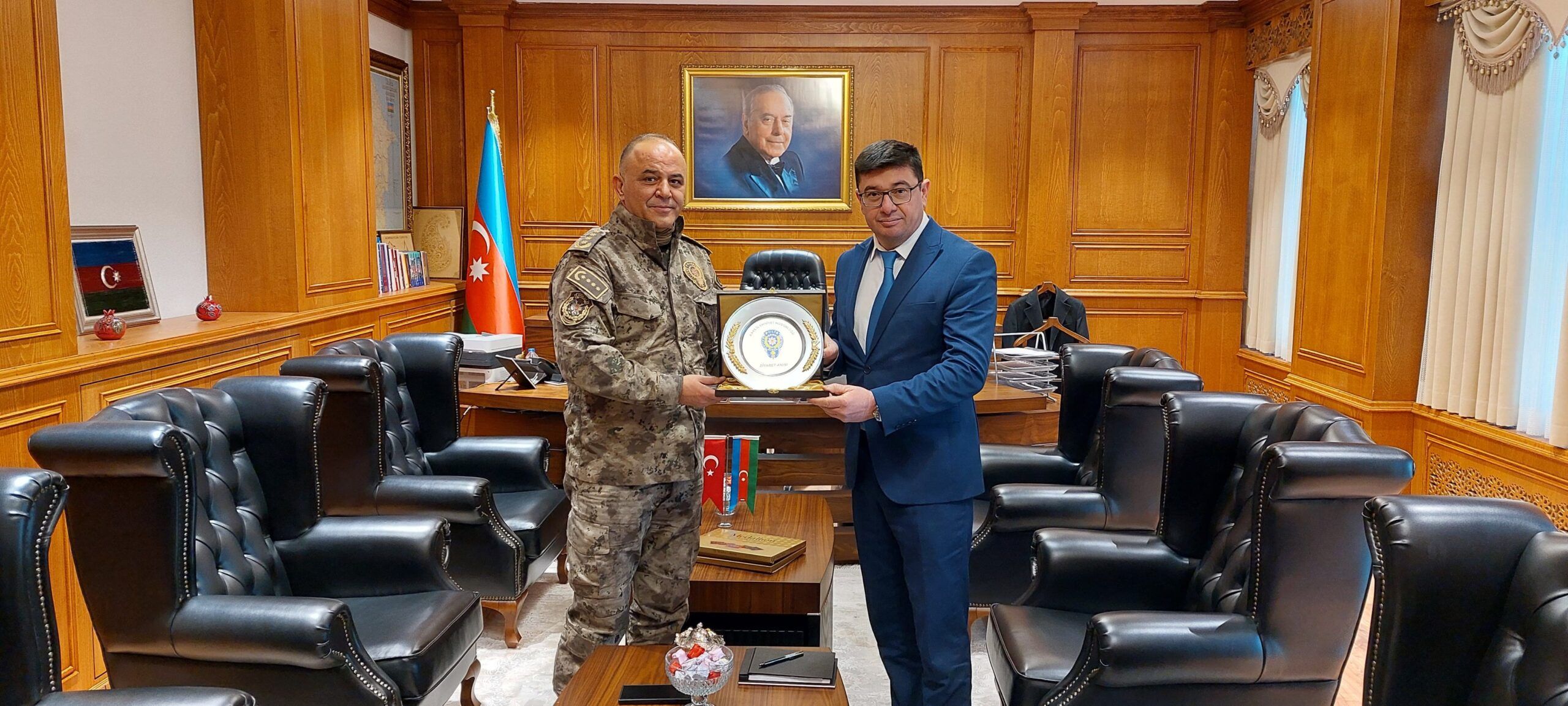 Kars Emniyet Müdürü Mehmet Ömür Saka'dan, Azerbaycan Kars Başkonsolosu Zamin Aliyev'e ziyaret - Birlik Haber Ajansı