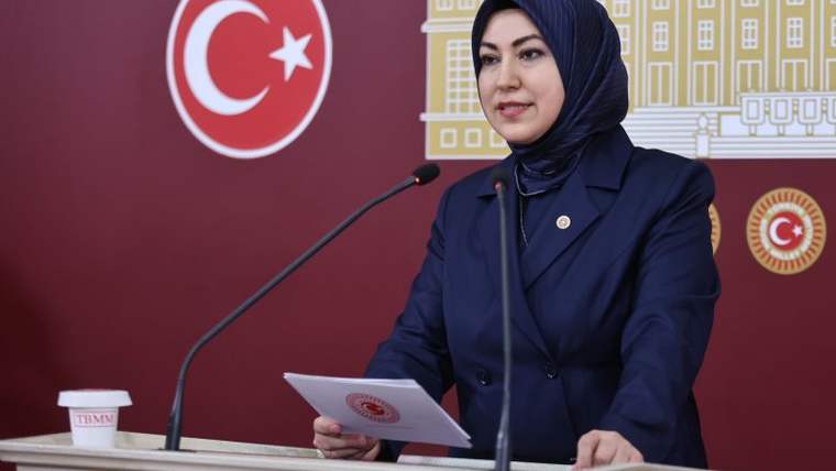 AK Parti Sivas Milletvekili Rukiye Toy’dan 12 Eylül Mesajı: “Milletimize Yeni Anayasa Borcumuz Var”