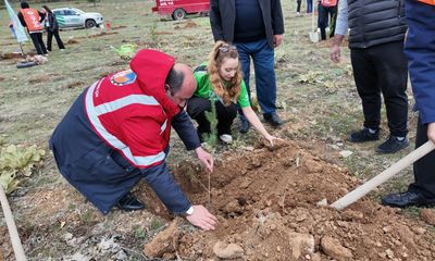 Divriği'de Gençlerden 'Yeşil İzler': 100 Fidan Toprakla Buluştu