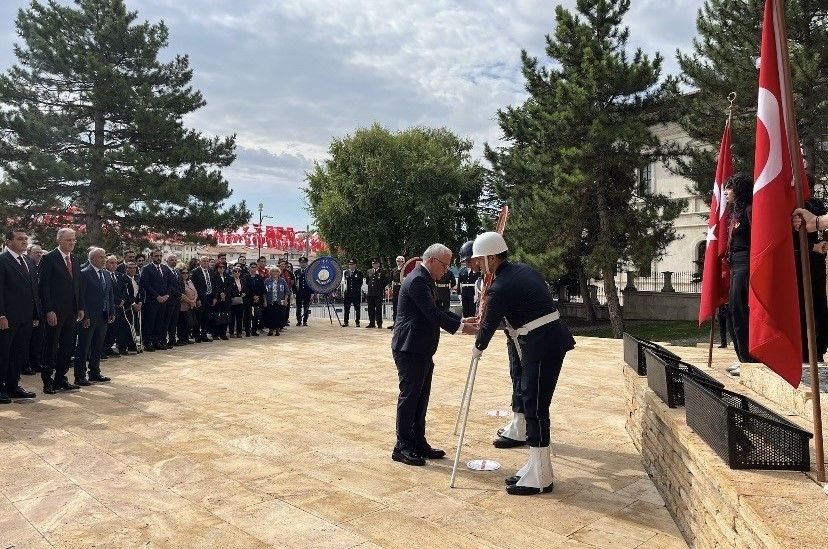 Sivas’ta 30 Ağustos töreni Atatürk Anıtı’nda başladı