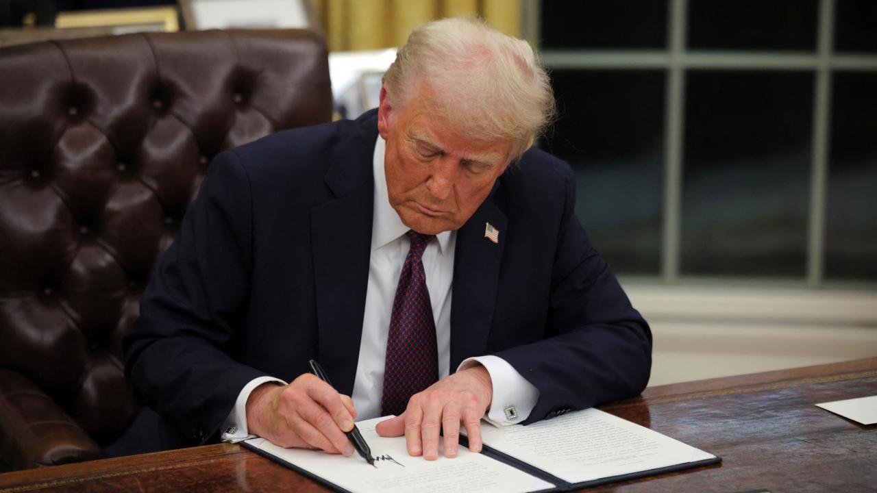 Trump yemin etti göreve hızlı başladı - Birlik Haber Ajansı