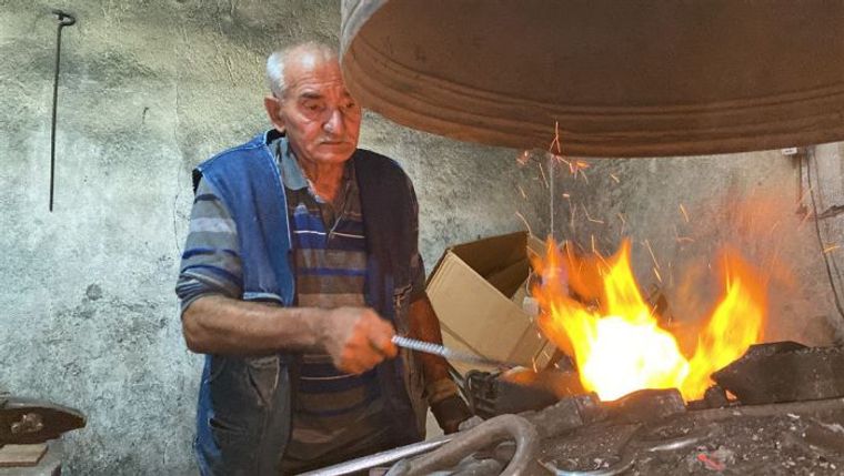 Kars'ta yarım asrı aşkın süredir demire şekil veriyor - Birlik Haber Ajansı