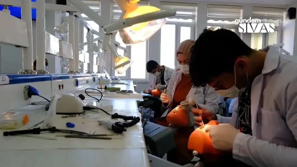 Ultrason ve Simülasyonla Diş Sağlığına Destek