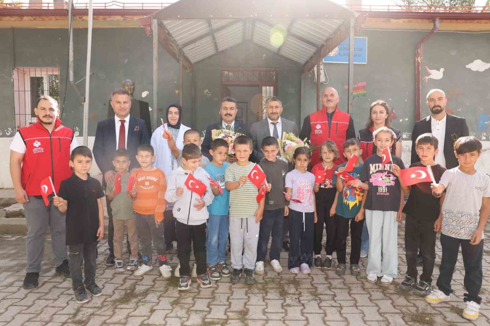 Köy okullarında eğitim gören öğrencilere destek