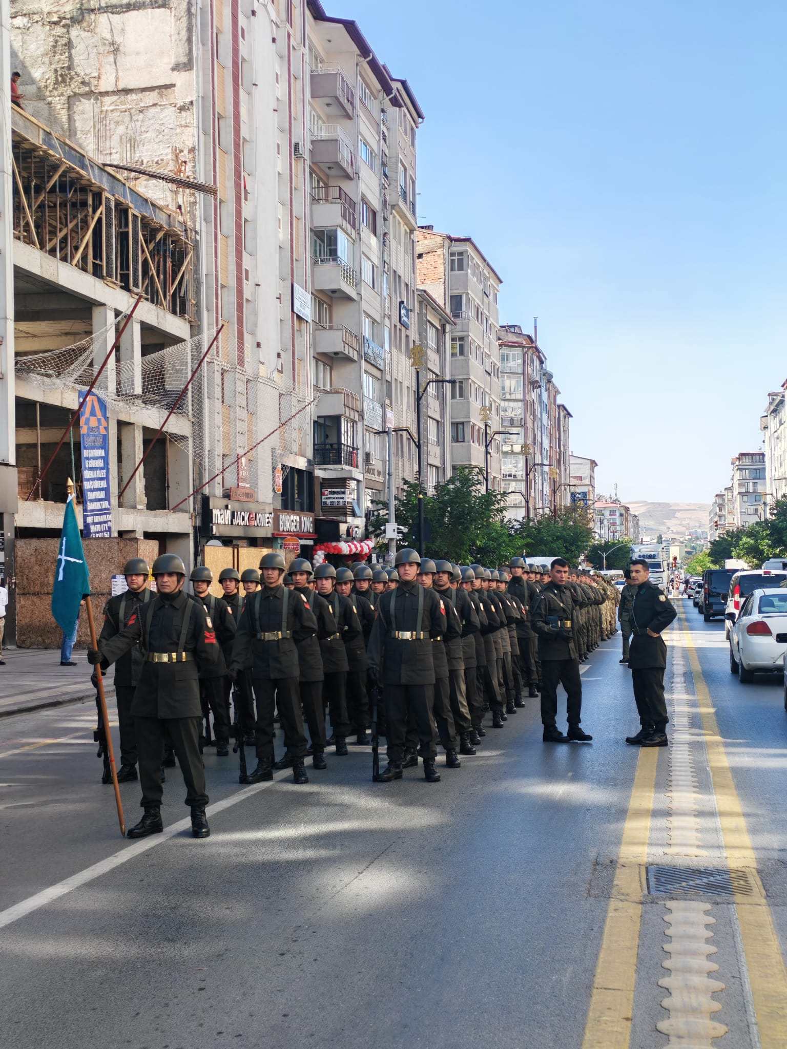 Sivas’ta 30 Ağustos Hazırlığı: İstasyon Caddesi’nde Askerler Görüntülendi