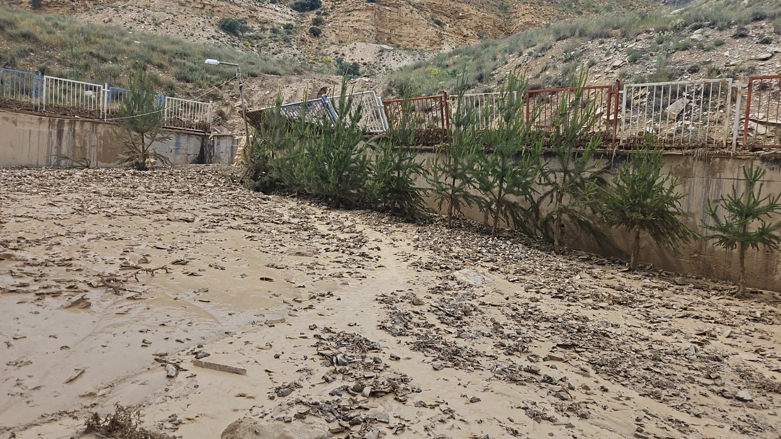 Sivas'ta Dolu Yağışı Okulda Hasara Yol Açtı: Öğrenciler Panik Yaşadı