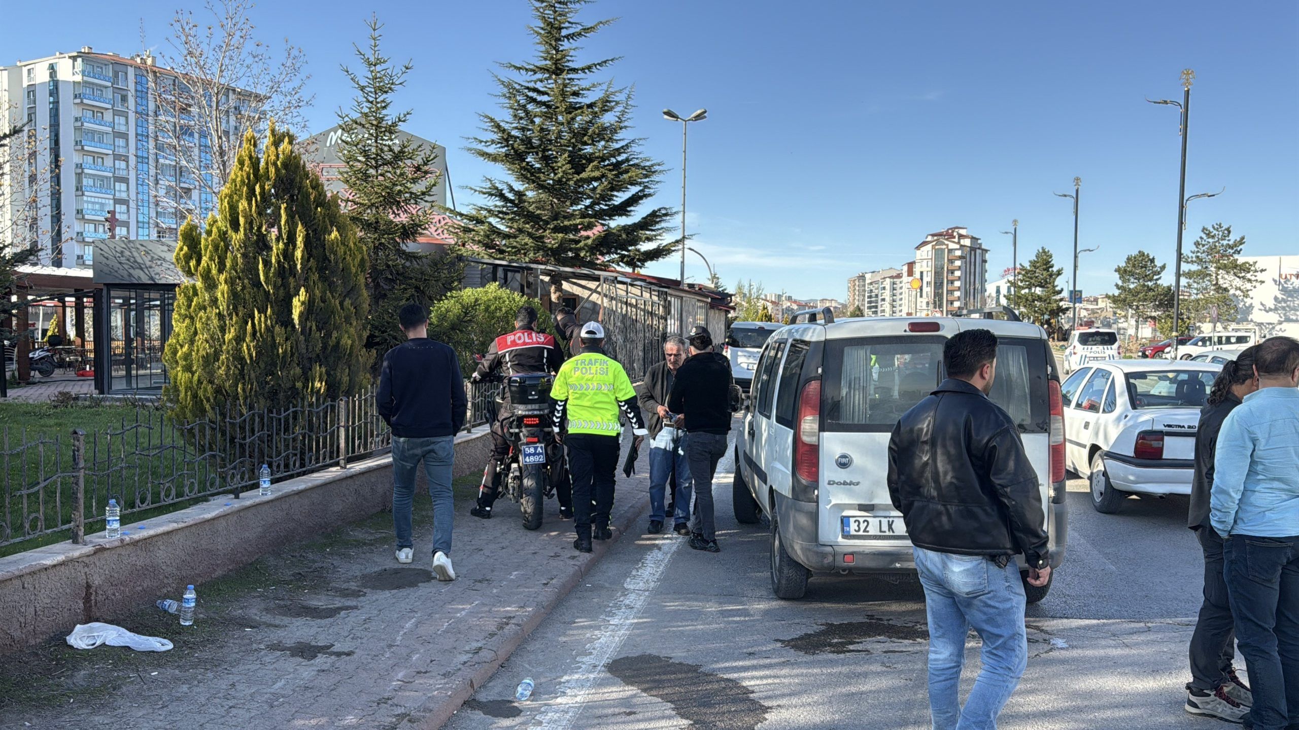 Şüpheli Aracı Takip Eden 2 Polis Sivas’ta Kaza Yaptı! Yaralılar Var