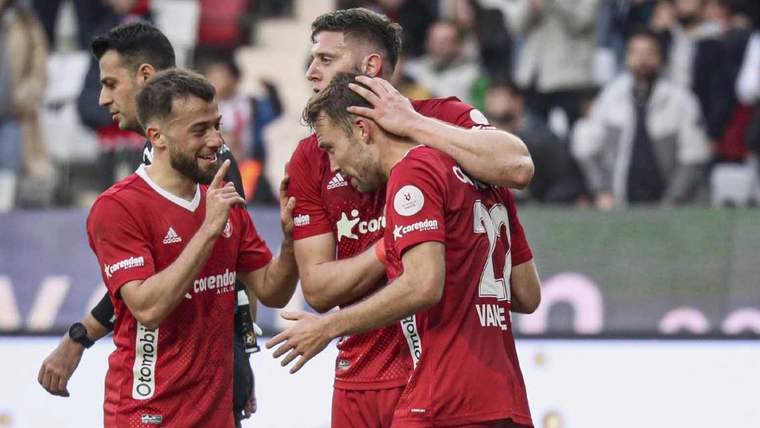 Evinde üst üste üçüncü kez kazandı
