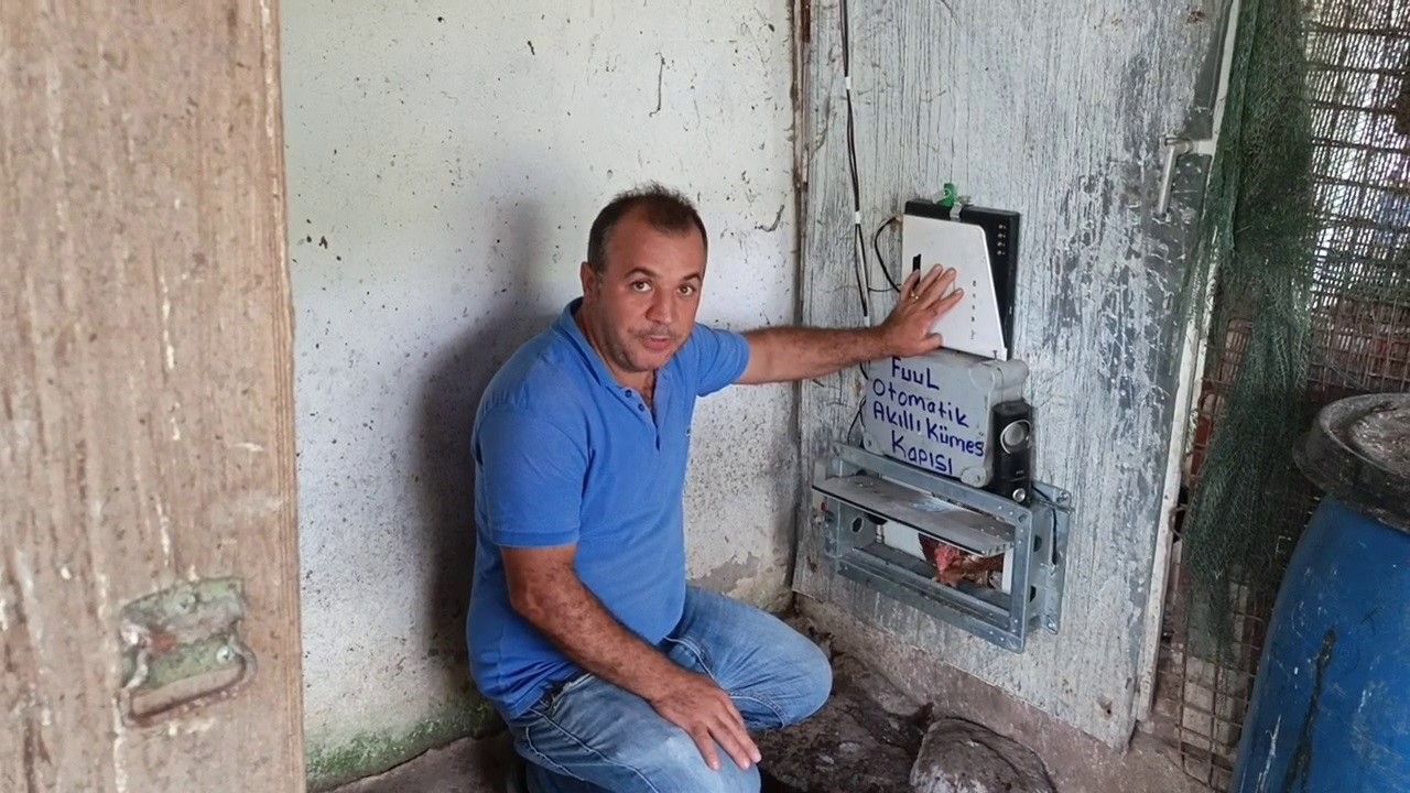 Sivaslı Mucit Ahmet Özdemir, Hurdadan Akıllı Kümes Kapısı Geliştirdi