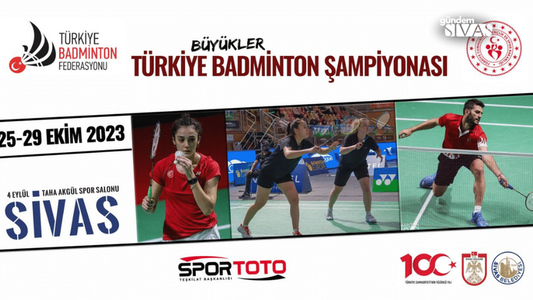 Badminton şampiyonası için Sivas'ta düzenlenen afişte, sporcuların badminton oynarkenki görüntüleri yer alıyor.
