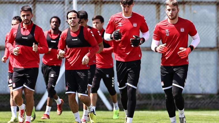 Rıza Çalımbay: "Kaybetme İhtimalimiz Yok" – Sivasspor’da Antalyaspor Hazırlıkları Tam Gaz