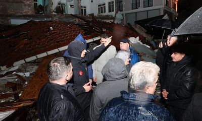 Bakan Yerlikaya Sındırgı'da Deprem İncelemelerinde Bulundu