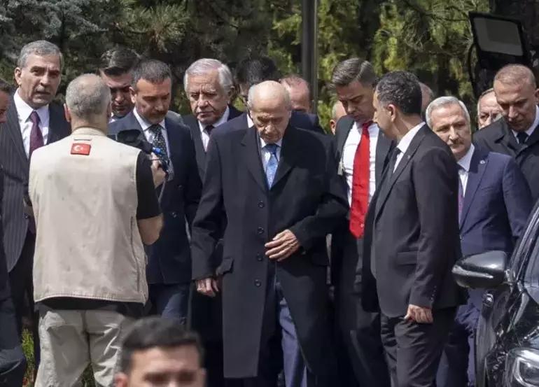 Bahçeli 66 gün sonunda mesaisine başladı: Türkeş'in kabrini ziyaret etti - Birlik Haber Ajansı