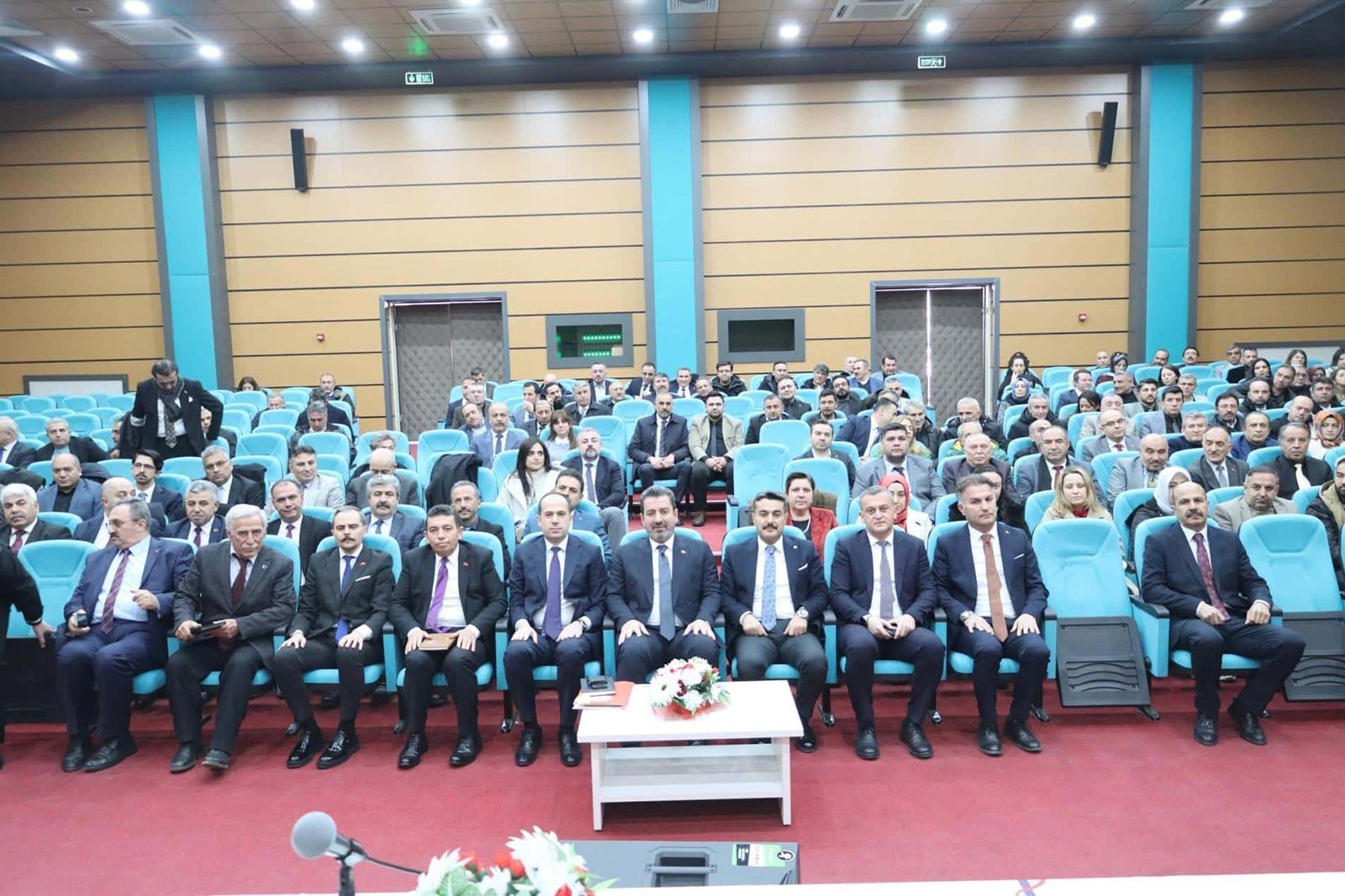 Sivas’ta Temel Eğitim Masaya Yatırıldı: MEB Genel Müdürü Savaşçı Eğitim Yöneticileriyle Bir Araya Geldi