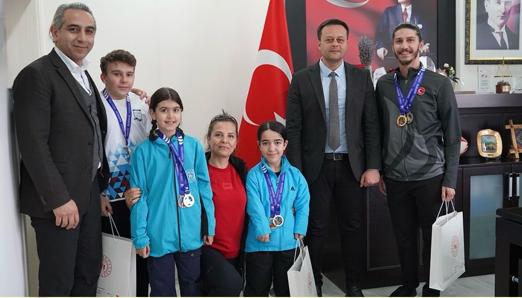 Isparta İl Gençlik ve Spor Müdürlüğü'nden para badminton’da büyük başarı! - Birlik Haber Ajansı