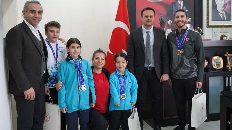 Isparta İl Gençlik ve Spor Müdürlüğü'nden para badminton’da büyük başarı! - Birlik Haber Ajansı