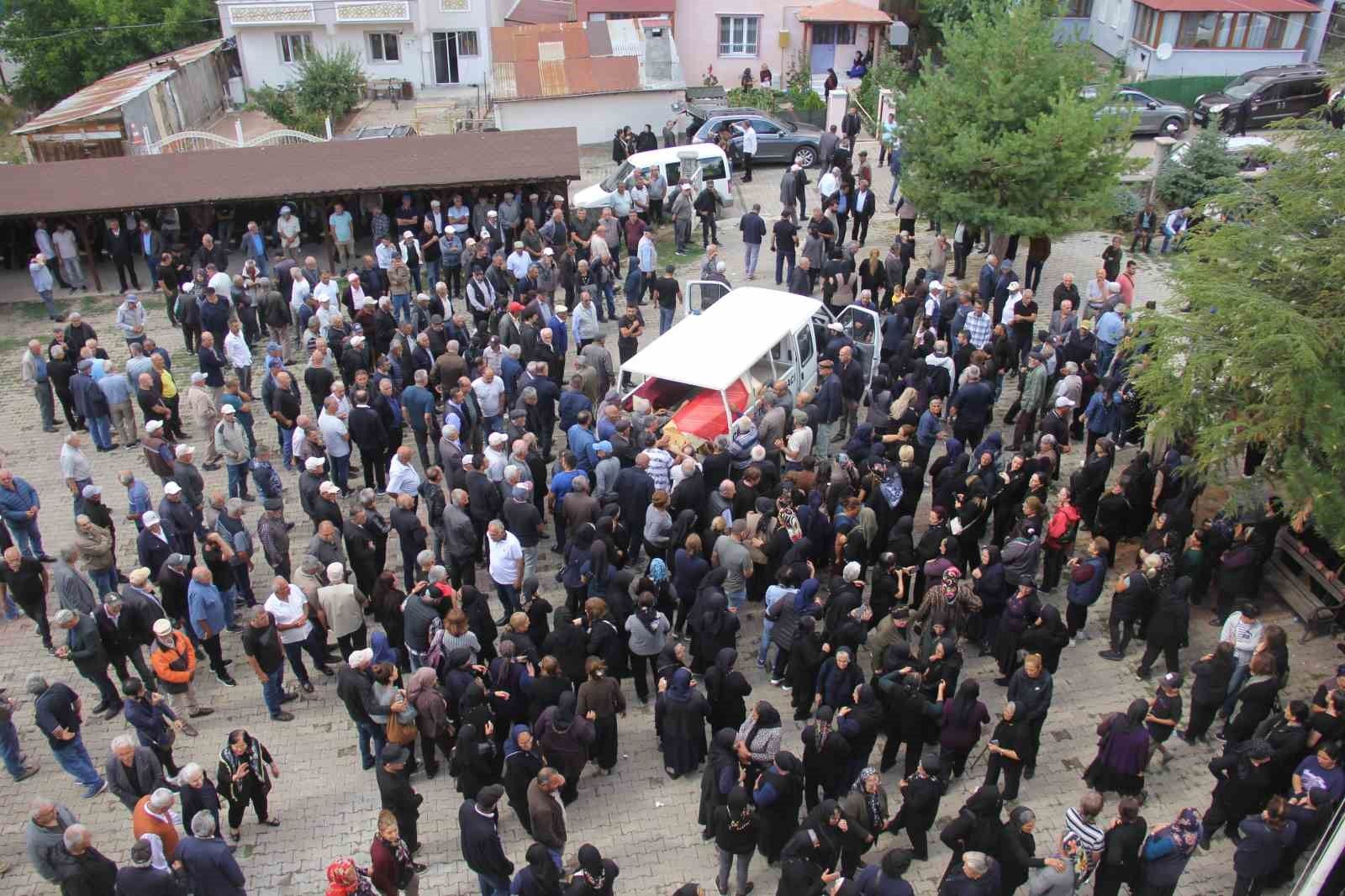 İzmir kazasında ölen Nuriye ve Rıfat Aygün Zara’da defnedildi