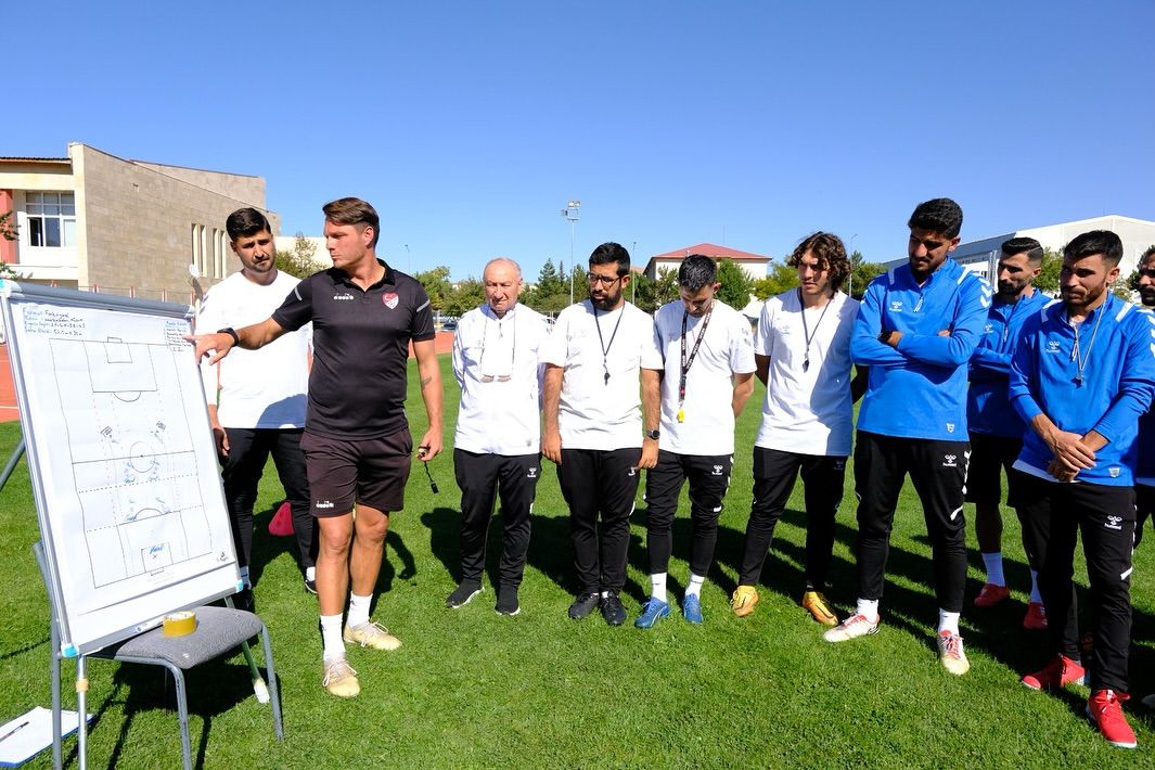 Sivas Cumhuriyet Üniversitesi'nde UEFA C Lisans Antrenör Eğitim Kursu Başladı