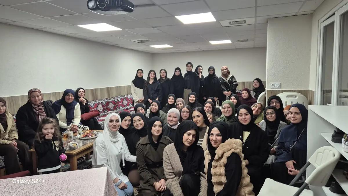 Gazeteci İpek Yiğit Fransa'da Gençlerle Buluştu.