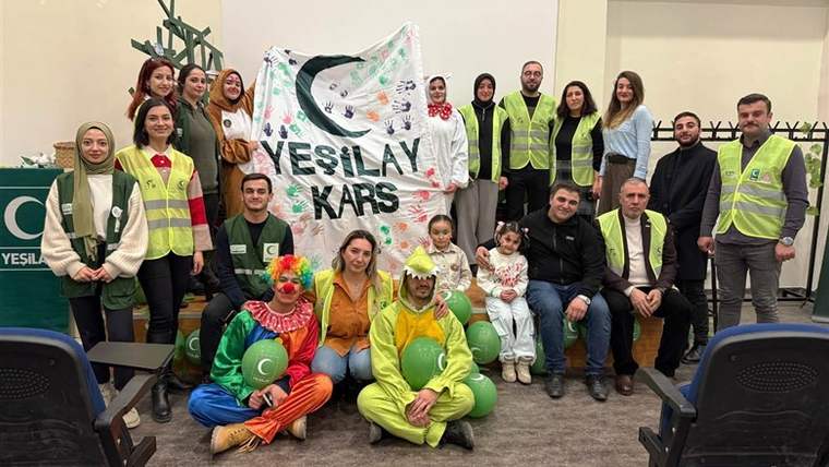 Yeşilay Kars Şubesi, çocuk şenliği düzenledi - Birlik Haber Ajansı