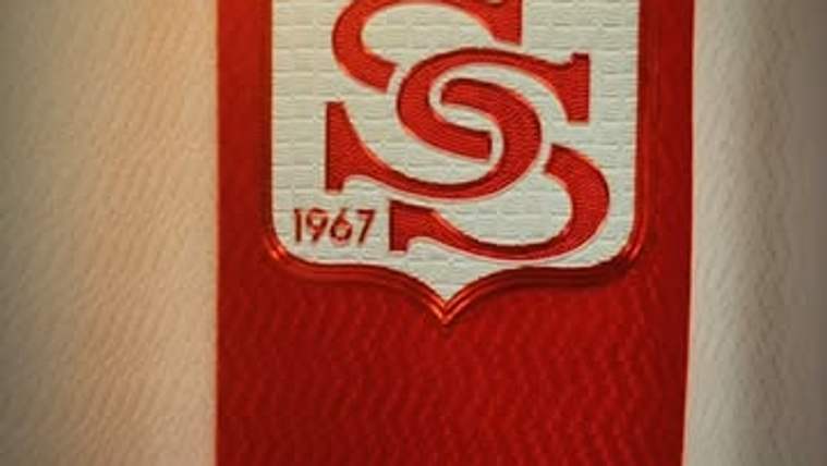 Sivasspor'un Yeni Formaları Stadyumda Sergileniyor