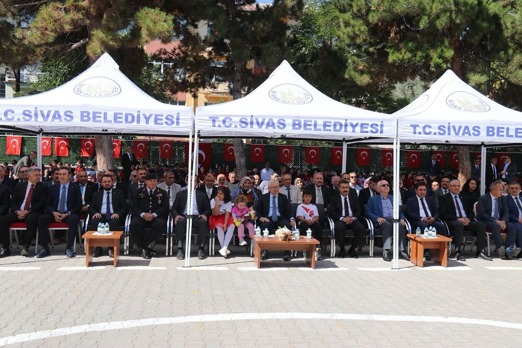 Sivas'ta İlköğretim Haftası Coşkuyla Kutlandı