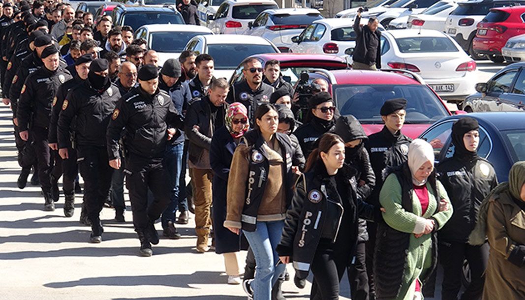 Antalya'da FETÖ'nün finans yapılanmasına büyük darbe! 77 şüpheli adliyede - Birlik Haber Ajansı