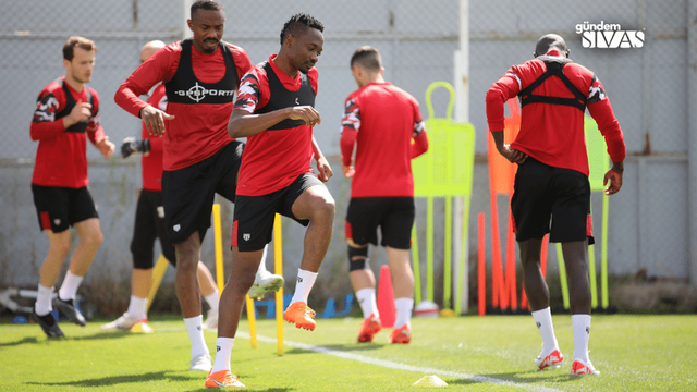 Sivasspor, Ara Vermeden Devam Etti