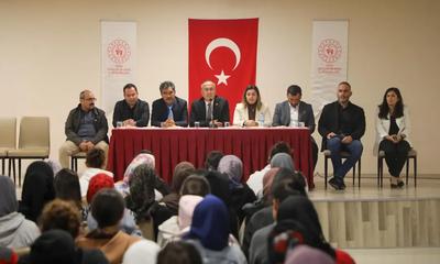 Sivas'ta Yeni Kayıtlı Öğrenciler İçin Yurt Yaşamına Uyum Toplantısı Düzenlendi