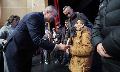 Sivas Belediyesi’nden Özel Çocuklara 100 Akıllı Takip Cihazı: Ailelerin Güvenliği İçin Örnek Proje