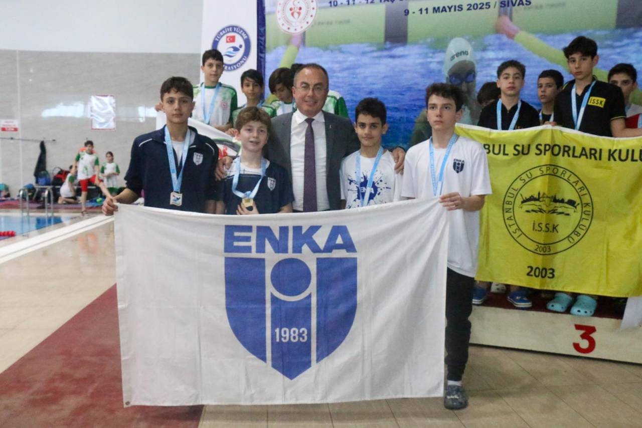 560 Sporcu Sivas Ta Madalya Icin Kulac Atti Nefes Kesen Yuzme Yarislari