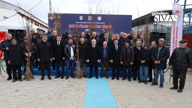 Sivas'ta Çiftçilere Fidan Dağıtıldı