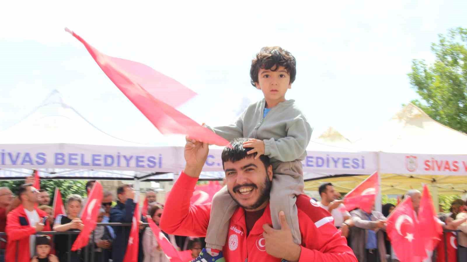 Sivas’ta 30 Ağustos töreni Atatürk Anıtı’nda başladı