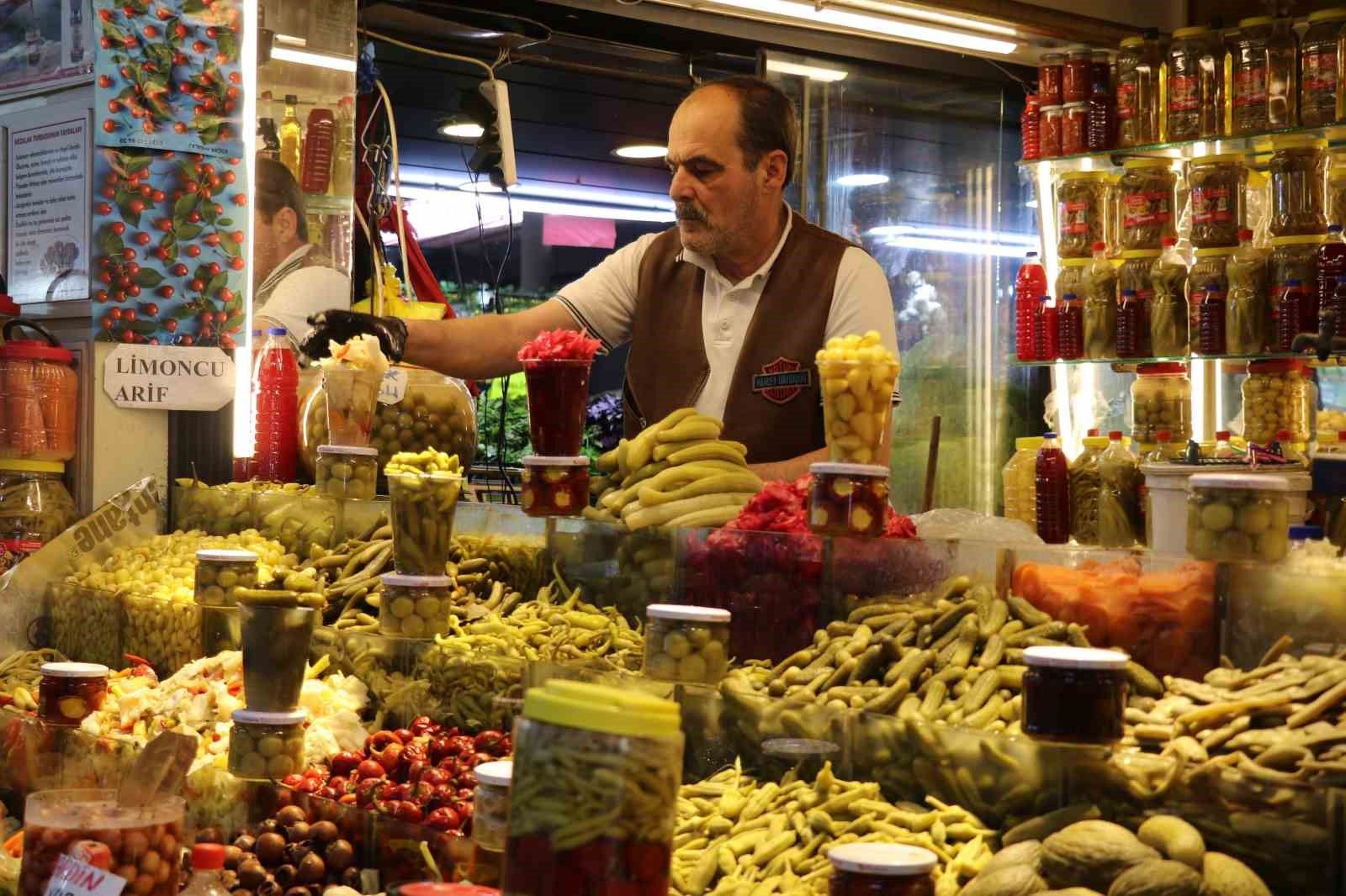 Sivas’ta turşu tezgâhlarında mısır koçanı için talep arttı