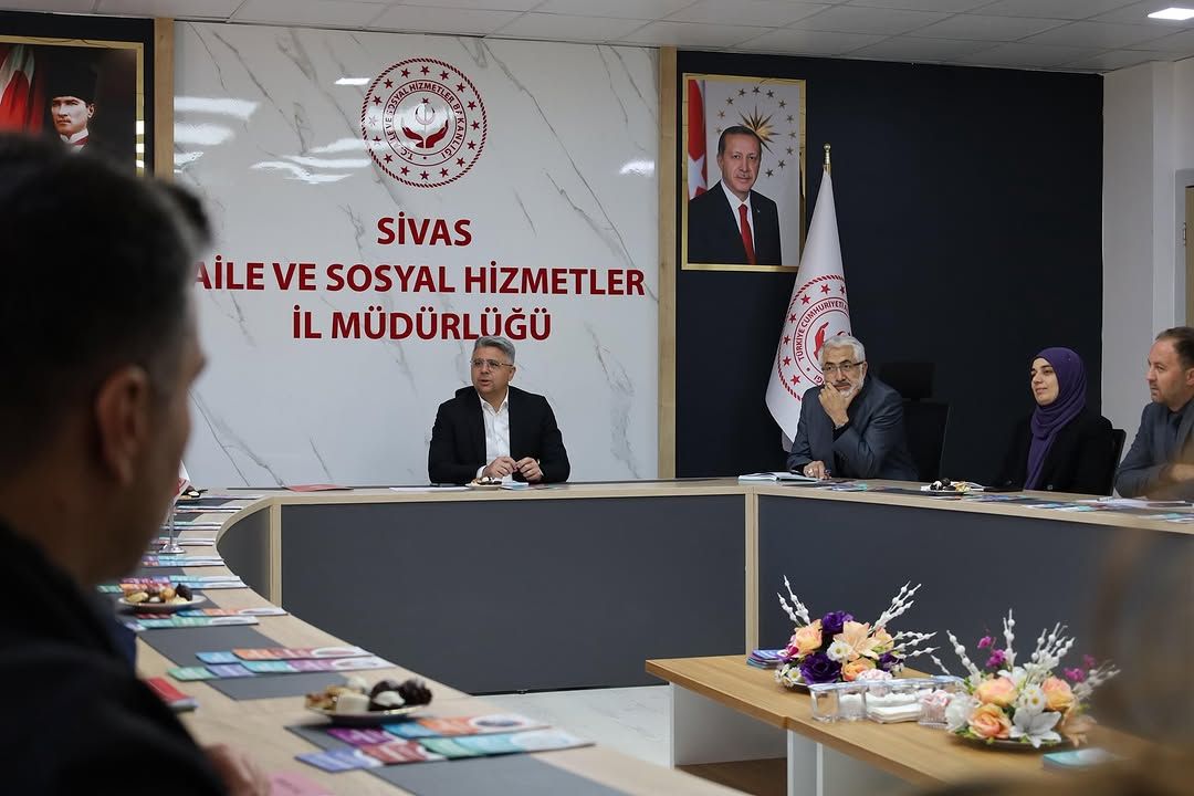 Sivas Aile ve Sosyal Hizmetler İl Müdürlüğü'nde Kuruluş Müdürleri İle Önemli Toplantı