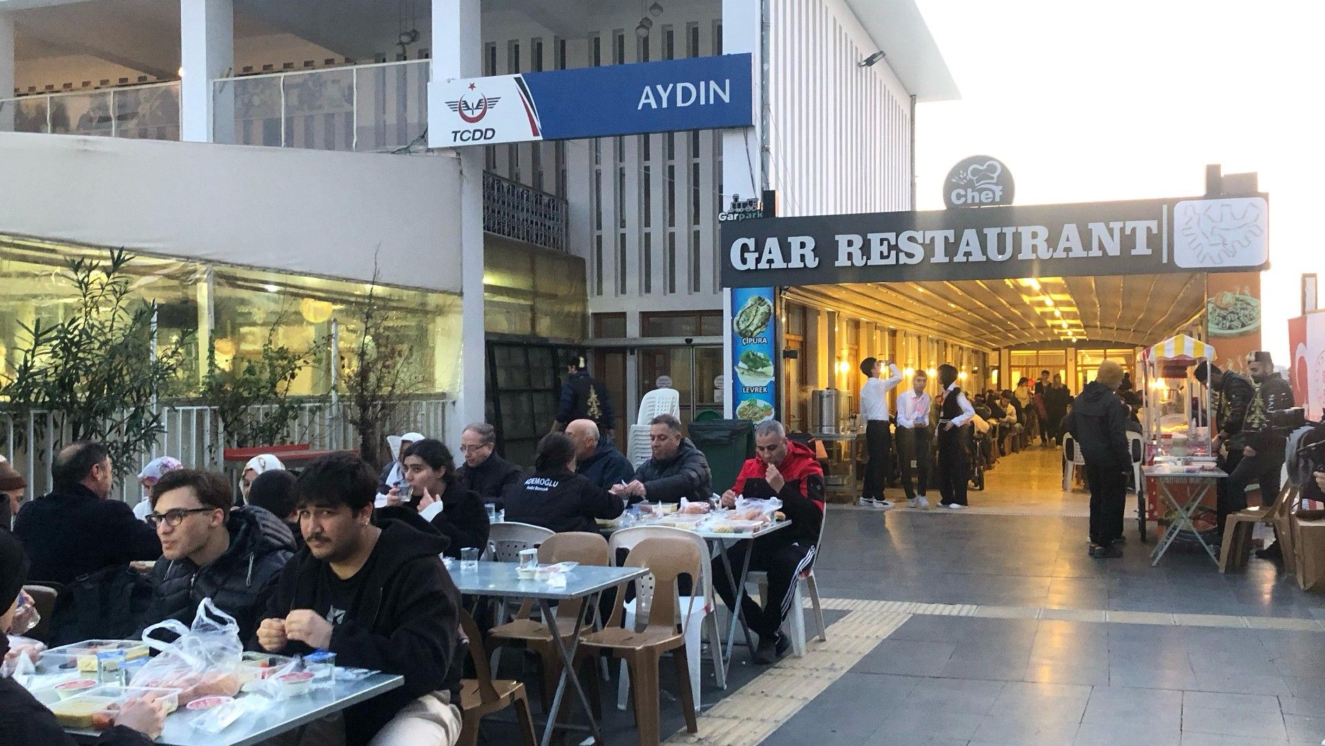 Vakıflar, Aydın’da 1000 Kişiyi İftar Sofrasında Buluşturdu - Birlik Haber Ajansı