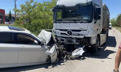 BMW Tırla Kafa Kafaya Çarpıştı, Genç Sürücü Hayatını Kaybetti