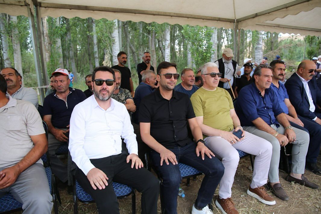 Sivas'ta Geleneksel Arif Kama Karakucak Güreşleri Düzenlendi