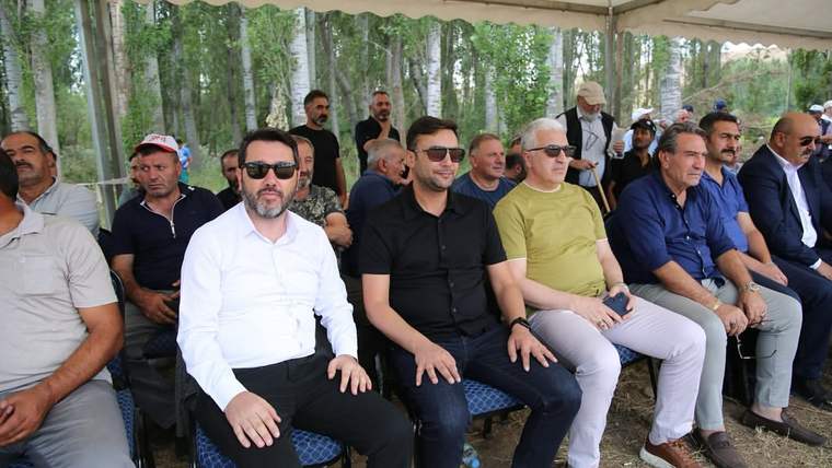 Sivas'ta Geleneksel Arif Kama Karakucak Güreşleri Düzenlendi