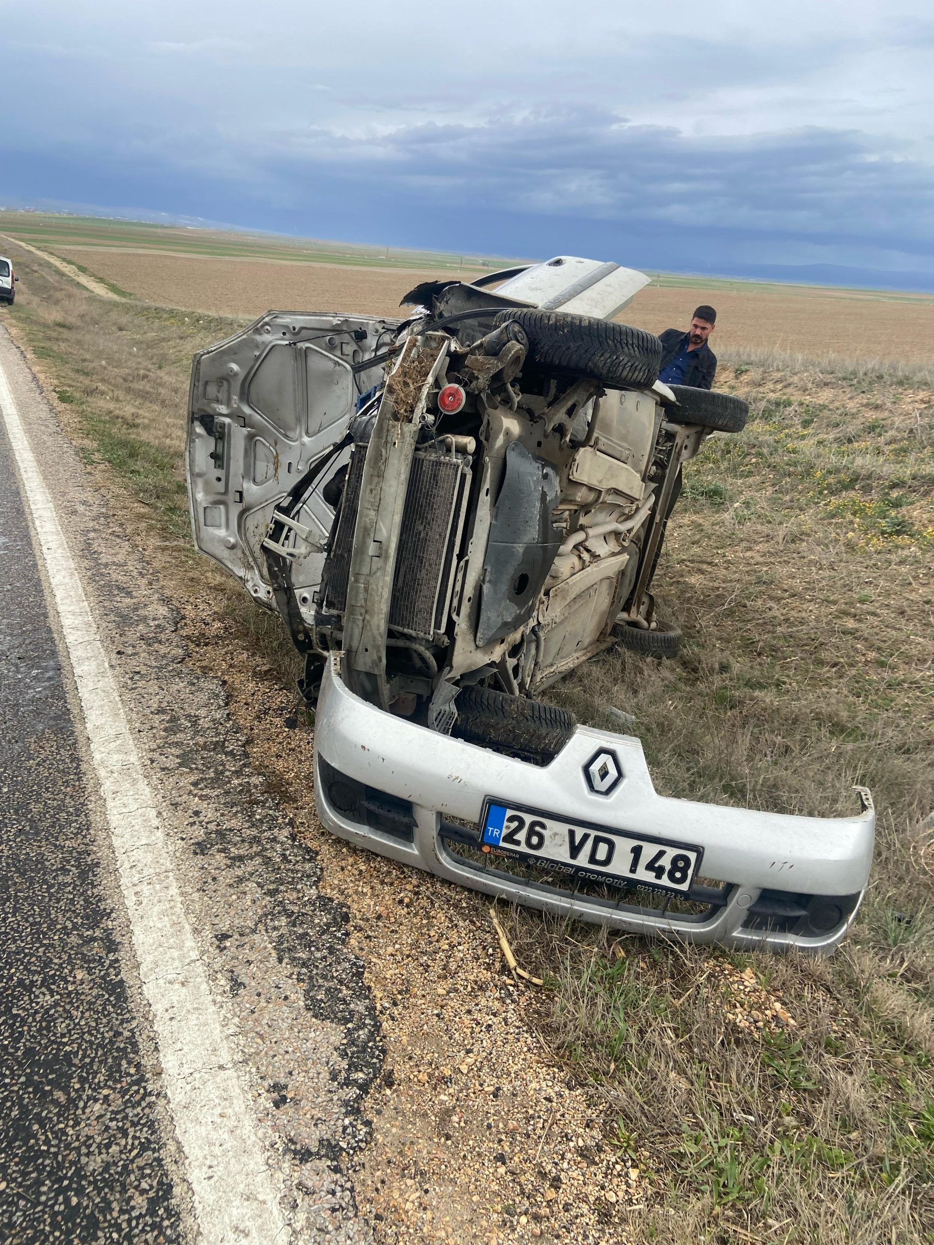Beypazarı'nda ıslak yol kazaya sebebiyet verdi: 3 yaralı - Birlik Haber Ajansı