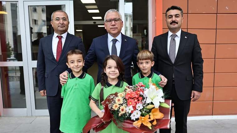 Sivas'ta Öğrenciler Yeni Eğitim Öğretim Yılına Coşkuyla Başladı