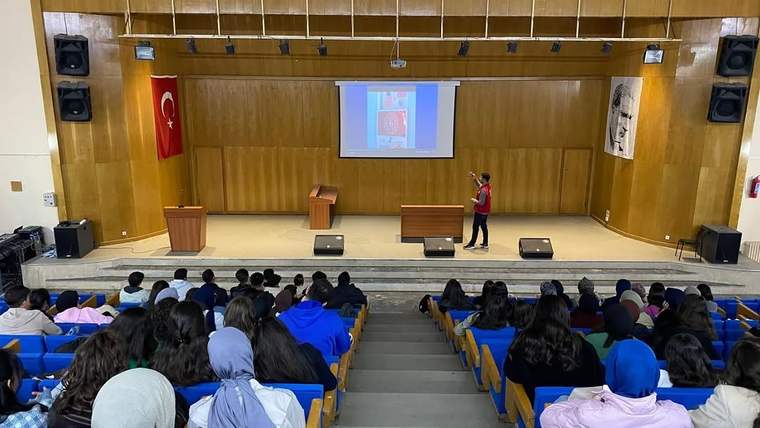 Farabi Gençlik Merkezi, Sivas Cumhuriyet Üniversitesi'nde Öğrencilerle Buluştu
