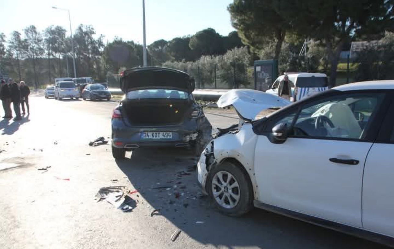 Antalya Belek’te zincirleme kazada 2 kişi yaralandı - Birlik Haber Ajansı