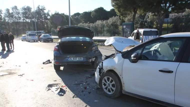 Antalya Belek’te zincirleme kazada 2 kişi yaralandı - Birlik Haber Ajansı