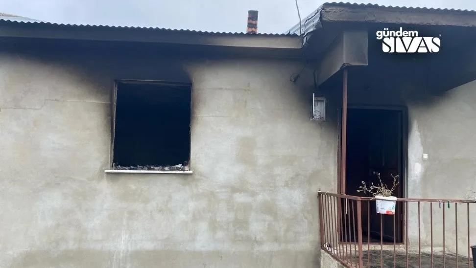 Sivas'ta Muhtarın Evini Kundakladılar