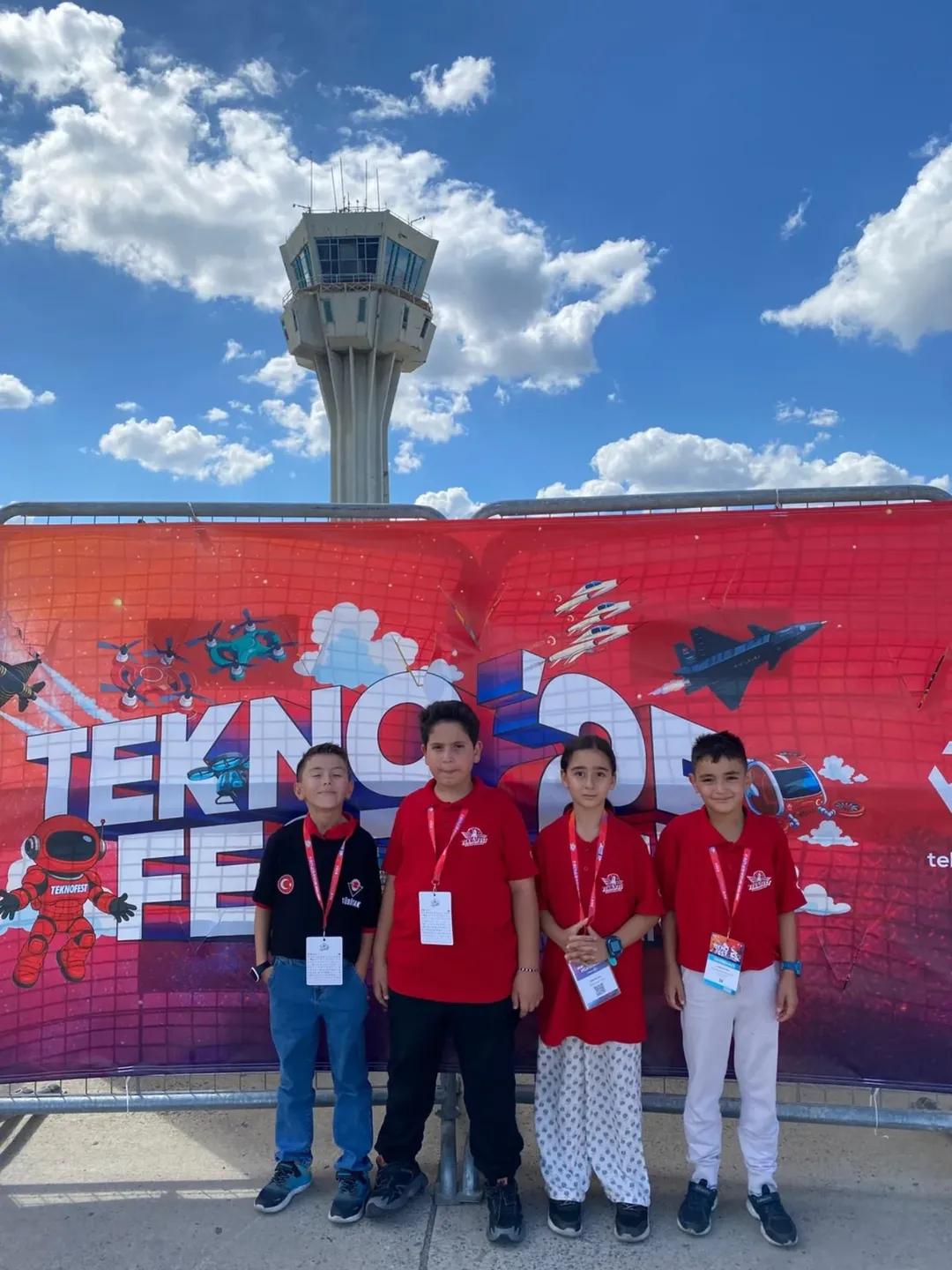Sivaslı Öğrenciler TEKNOFEST 2025'te Uluslararası Çocuk Bilim Yarışması'nda