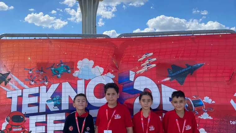 Sivaslı Öğrenciler TEKNOFEST 2025'te Uluslararası Çocuk Bilim Yarışması'nda