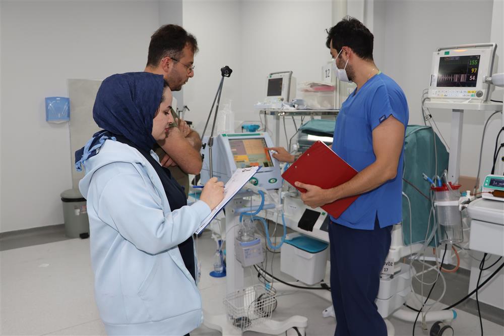 Sivas Numune Hastanesi’nden Üçüz Sevinci: 26 Haftalık Gebelikte Başarılı Doğum